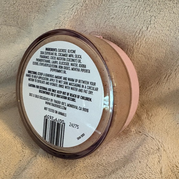 🥳 Trader Joe's Candy Cane Body Scrub and Body Butter Set - Picture 6 of 6